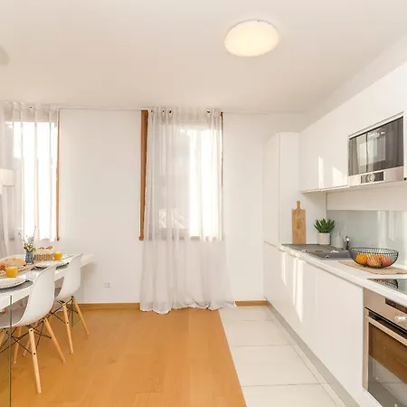 Toni Delux ספליט